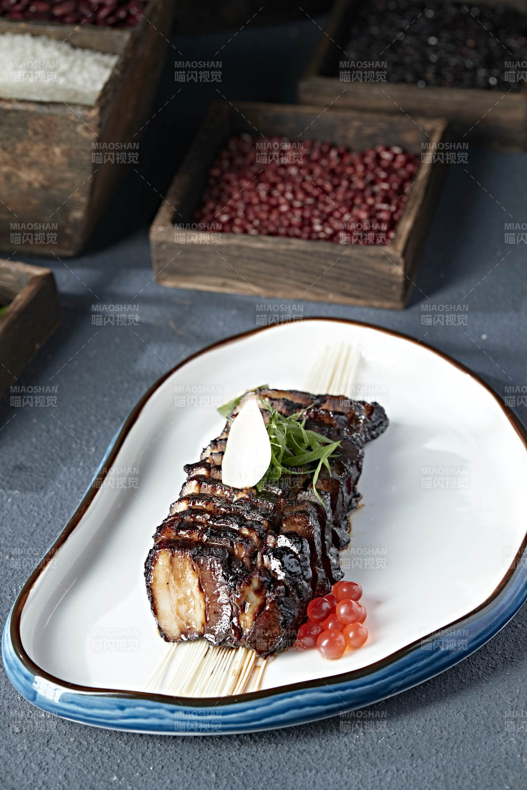 广式美味黑叉烧肉图片