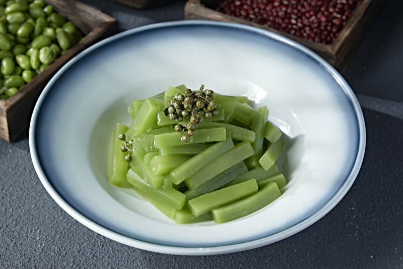 开胃小凉菜藤椒油椒麻拌莴笋图片