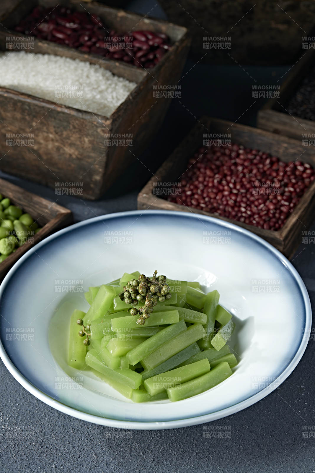 开胃小凉菜藤椒油椒麻拌莴笋图片