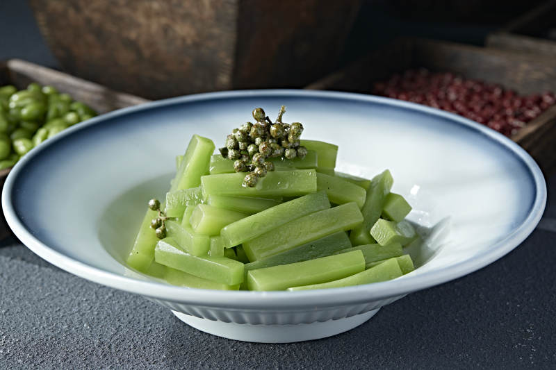 开胃小凉菜藤椒油椒麻拌莴笋图片