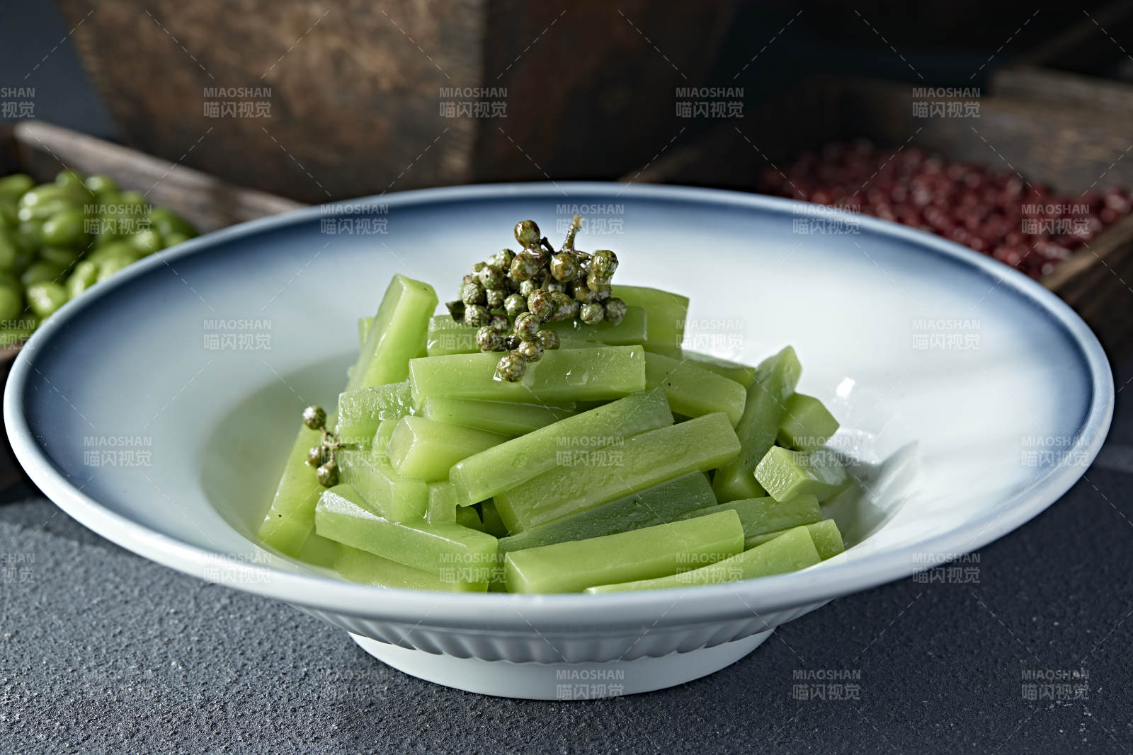 开胃小凉菜藤椒油椒麻拌莴笋图片