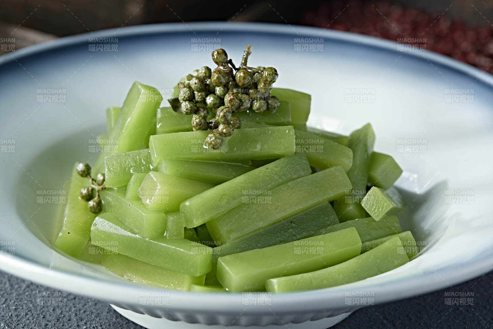 开胃小凉菜藤椒油椒麻拌莴笋图片