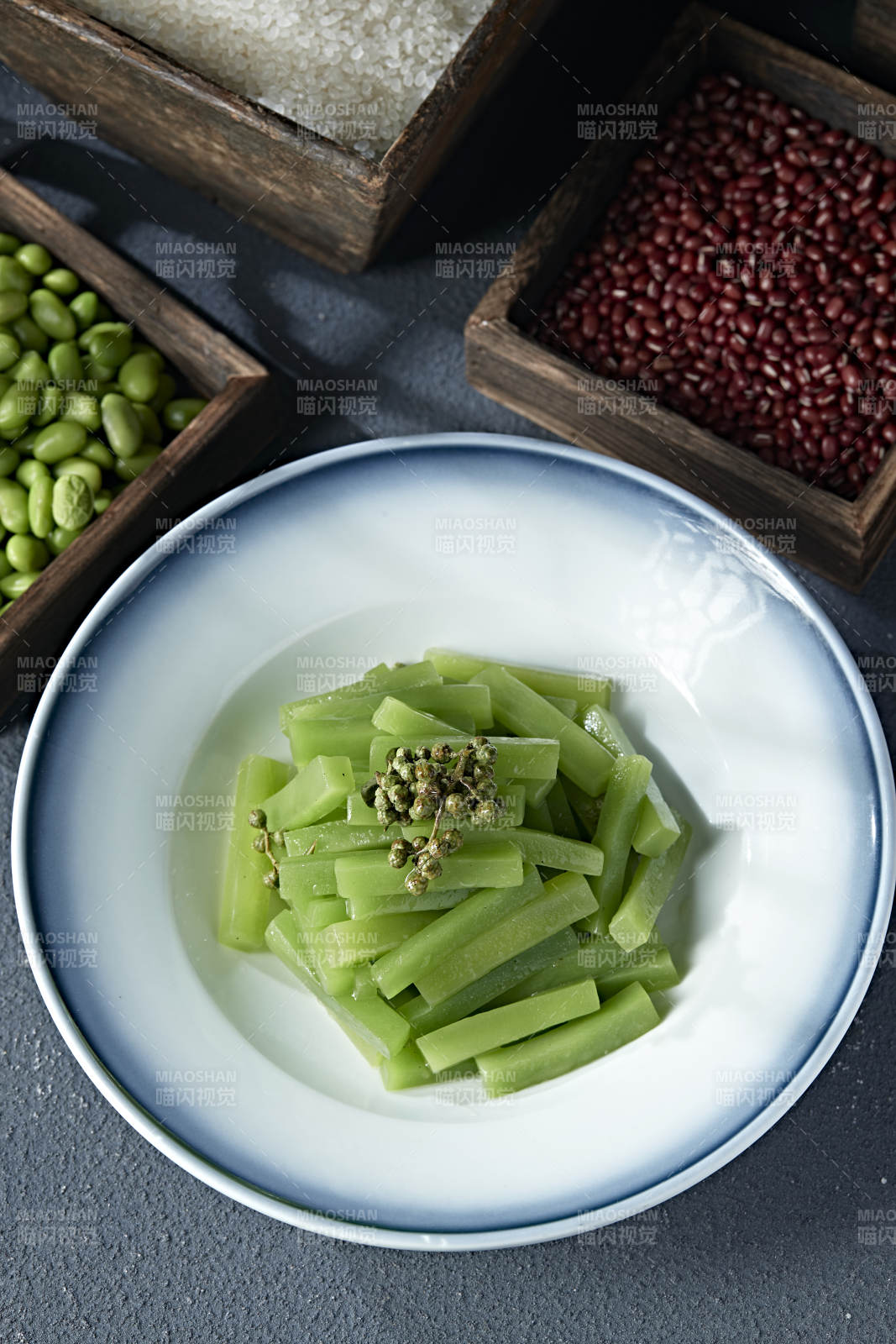 开胃小凉菜藤椒油椒麻拌莴笋图片