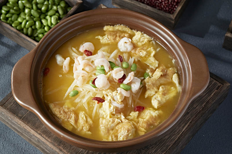 养生滋补石锅酸汤水煮煎蛋枸杞萝卜丝虾仁图片