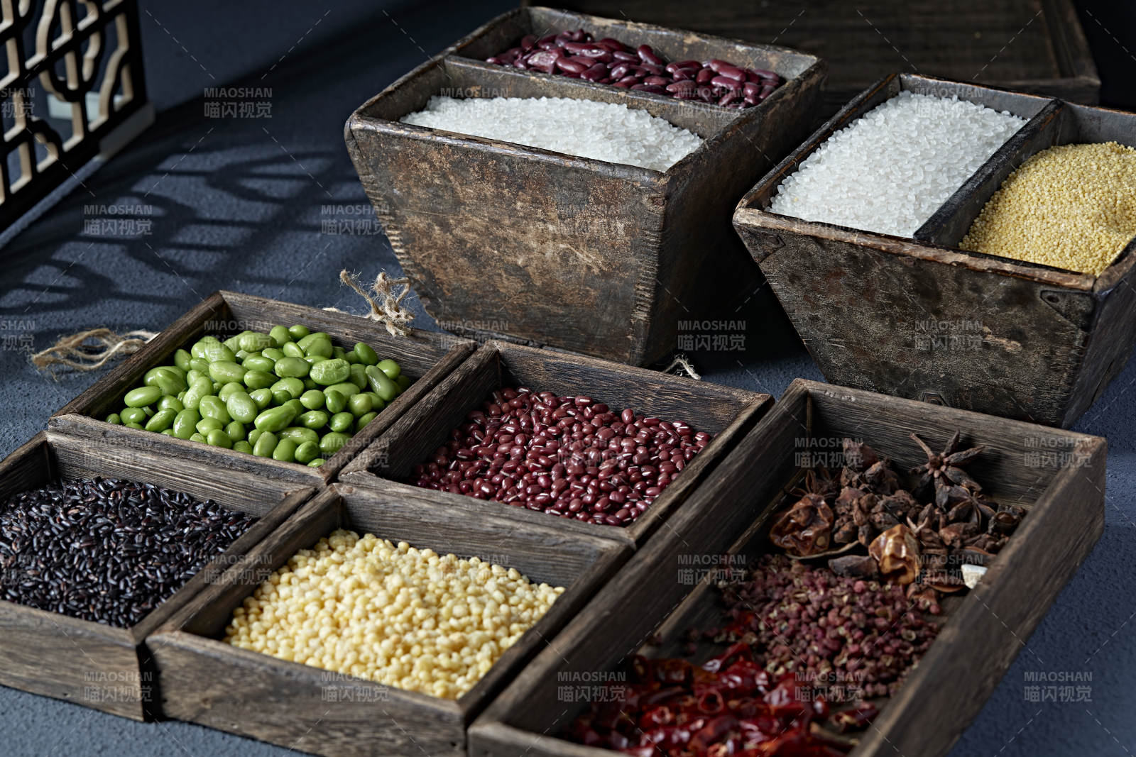 五谷杂粮及常用中餐调料组合图片