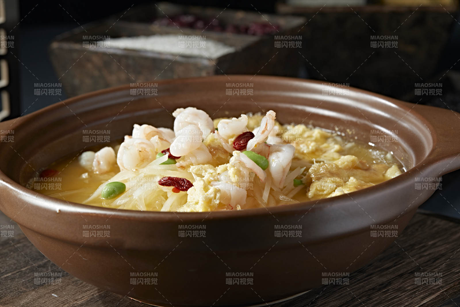 养生滋补石锅酸汤水煮煎蛋枸杞萝卜丝虾仁图片