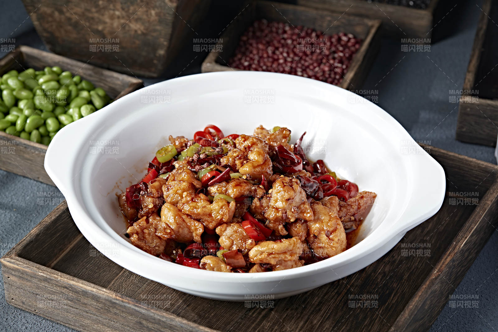 石锅红油双椒辣子鸡块图片