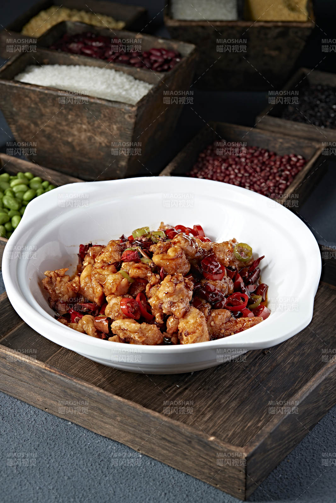 石锅红油双椒辣子鸡块图片