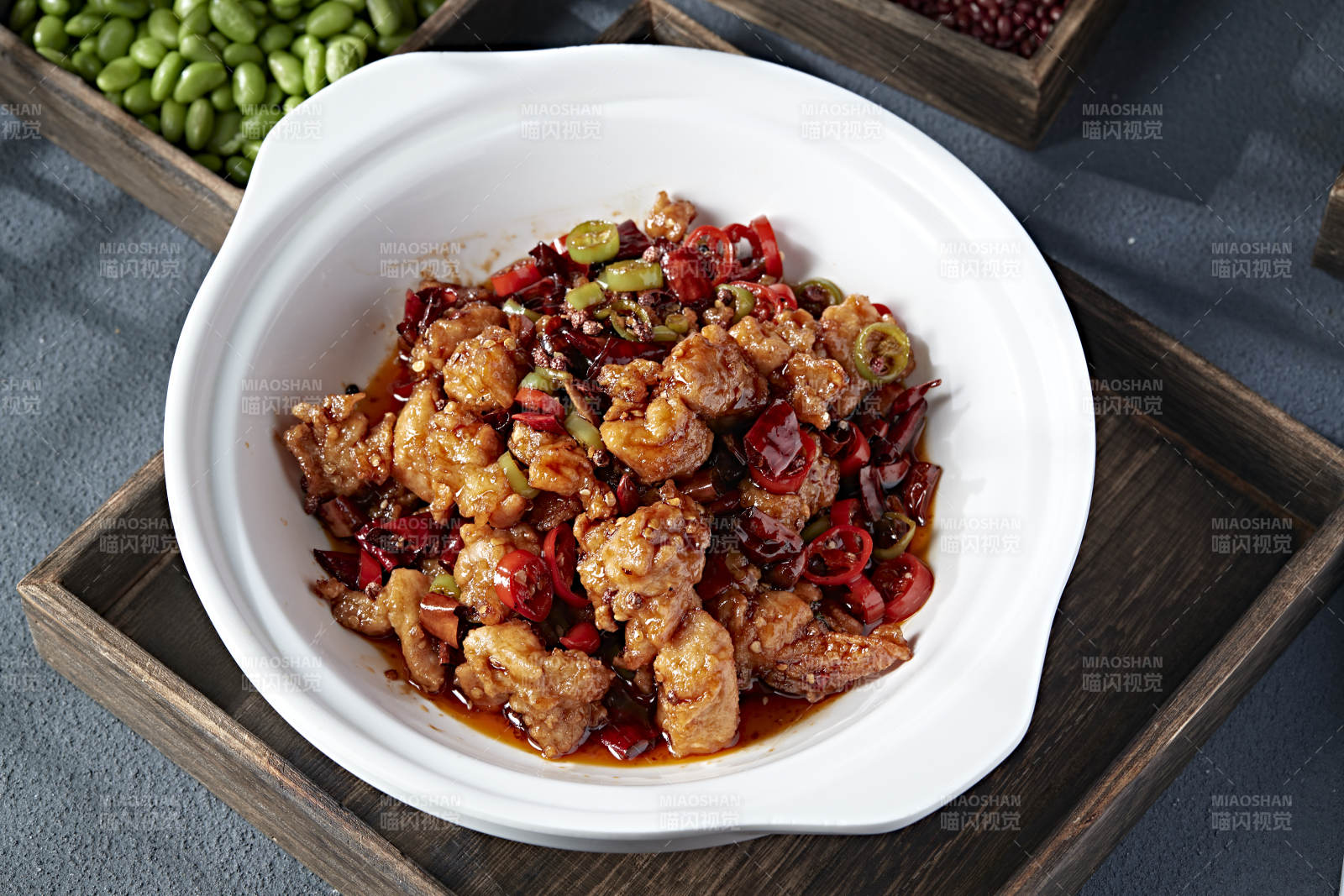 石锅红油双椒辣子鸡块图片