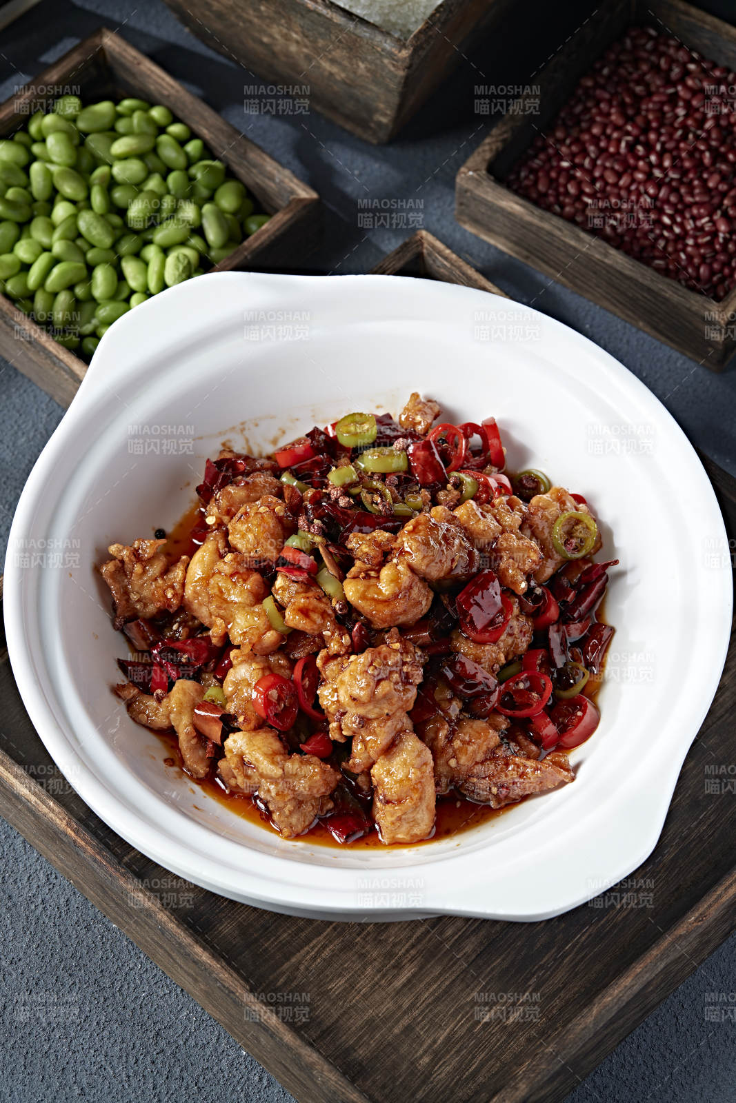 石锅红油双椒辣子鸡块图片