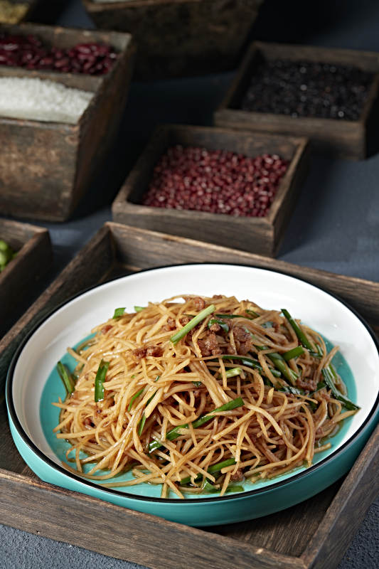 家常小炒美味韭菜肉沫土豆丝图片