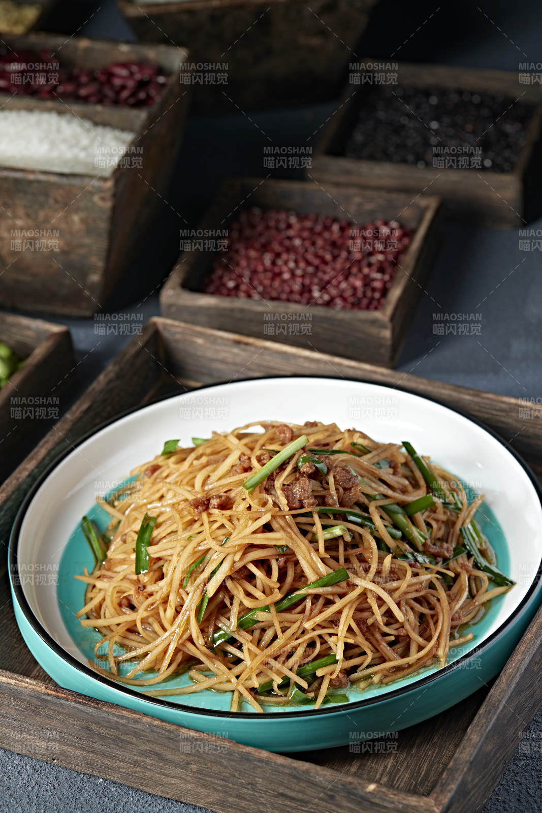 家常小炒美味韭菜肉沫土豆丝图片