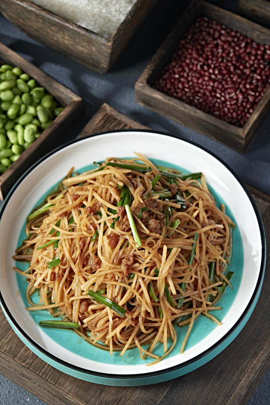 家常小炒美味韭菜肉沫土豆丝图片