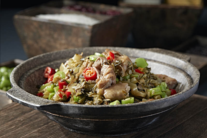 双椒梅菜石锅烧肥肠图片