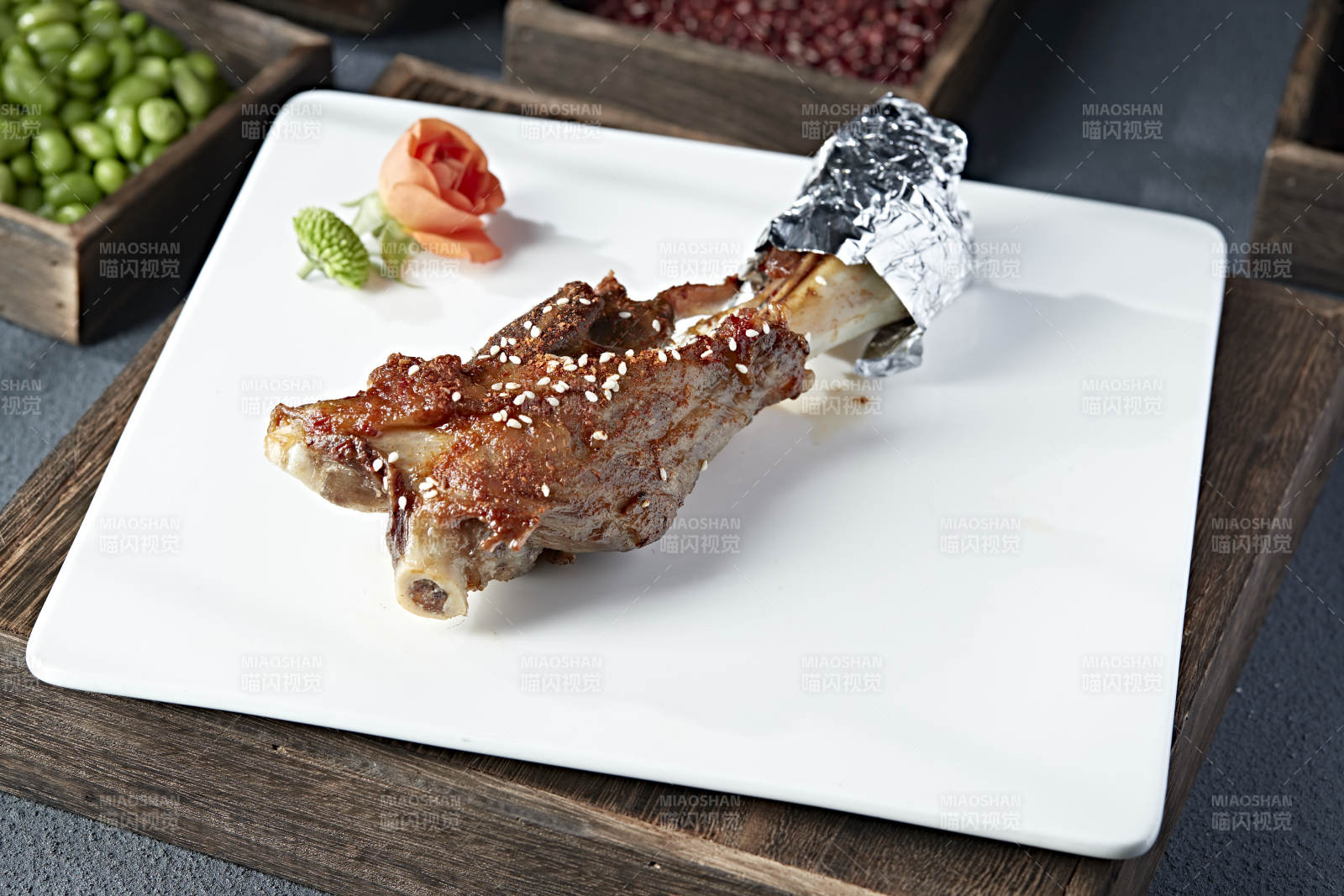 美味炭烤香辣风味小羊腿图片