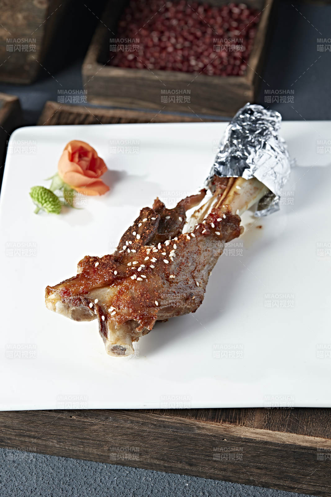 美味炭烤香辣风味小羊腿图片