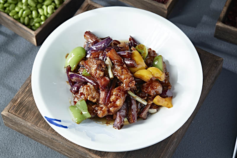 彩椒焦熘肉段烧茄条图片