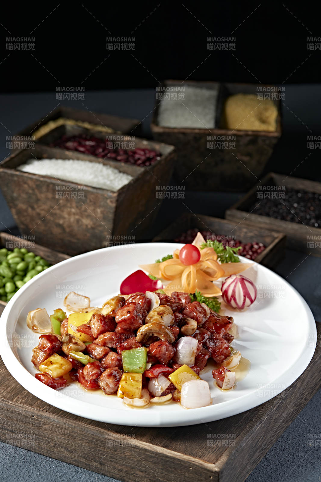 彩椒小洋葱口蘑酱爆牛仔粒图片