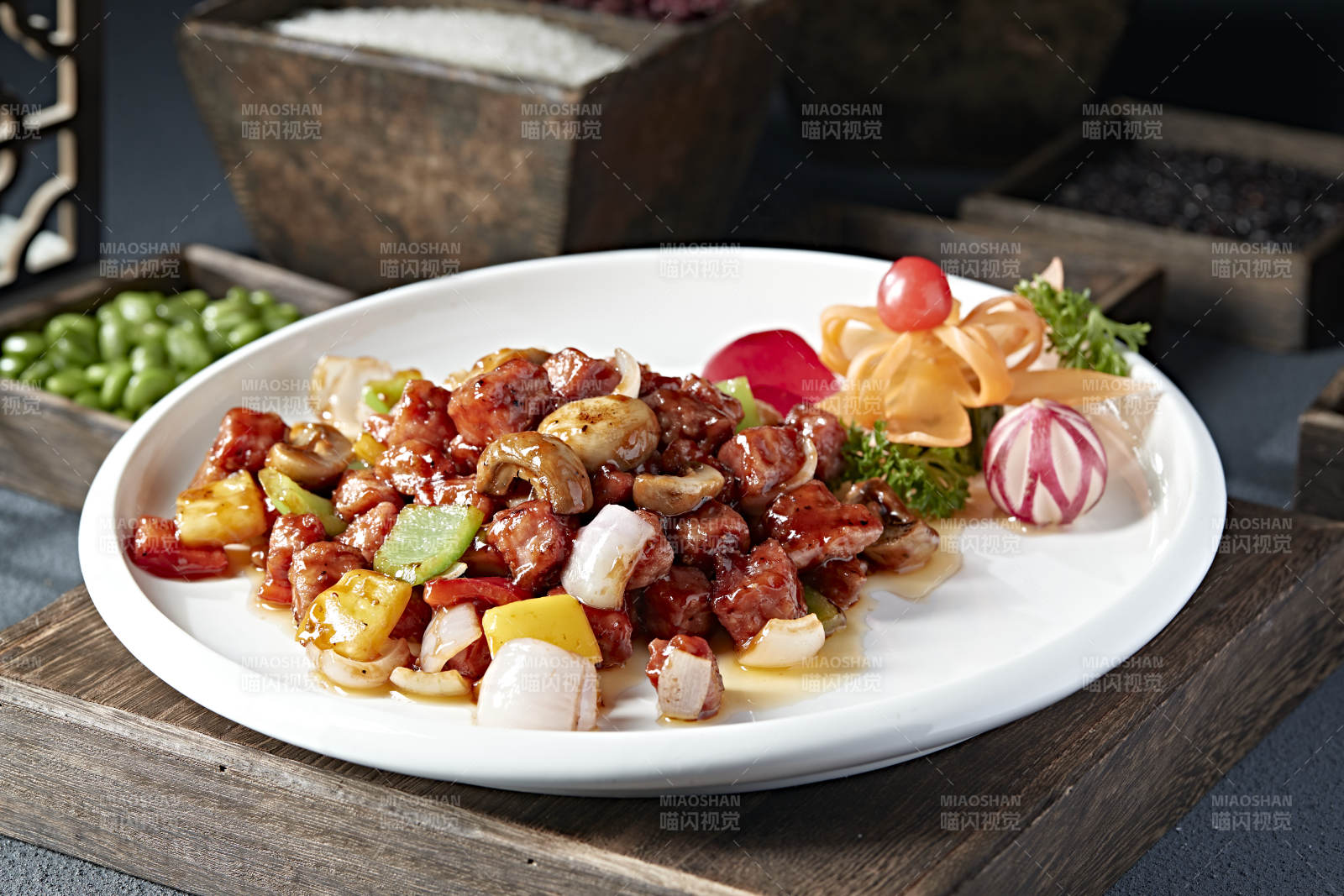 彩椒小洋葱口蘑酱爆牛仔粒图片