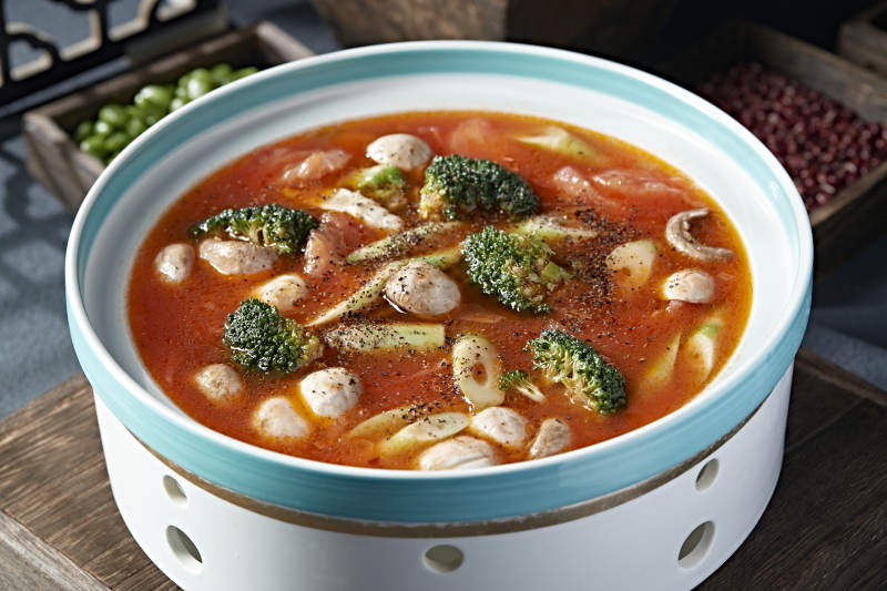俄式风味番茄红汤西蓝花竹笋炖口蘑图片