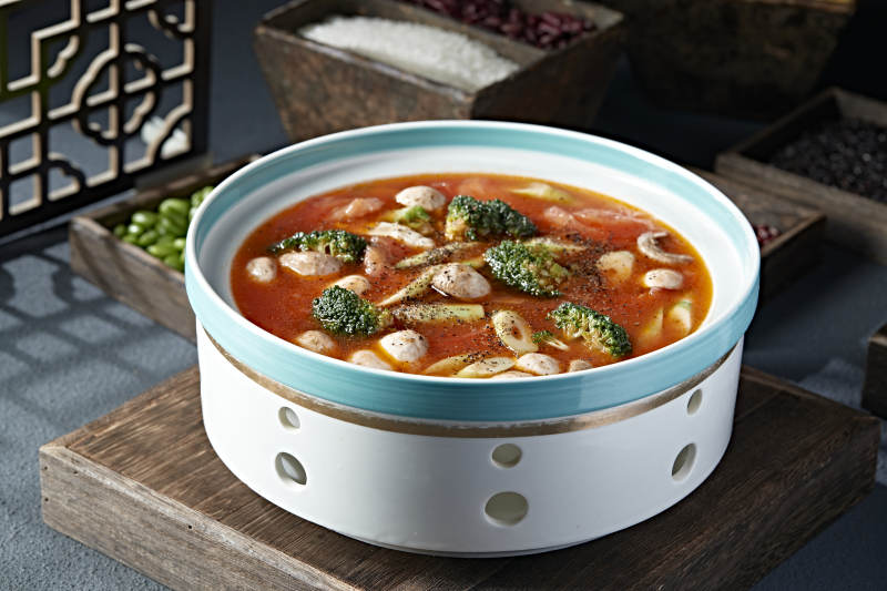 俄式风味番茄红汤西蓝花竹笋炖口蘑图片