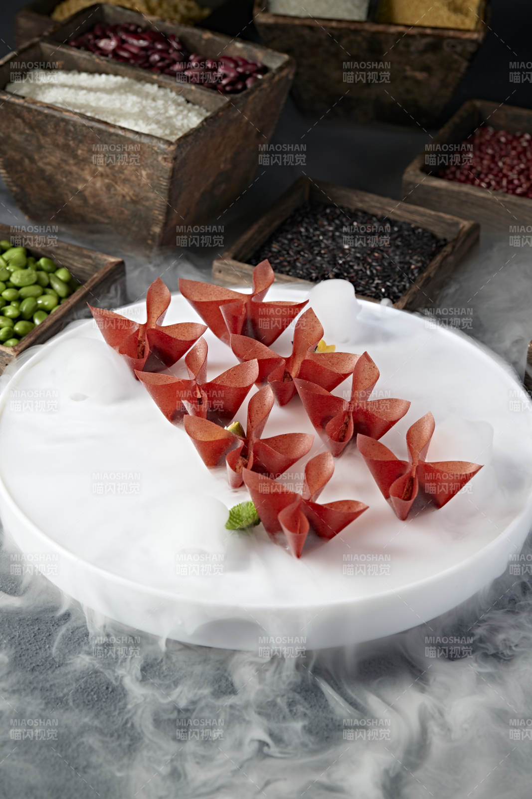 精美凉菜油炸山楂面皮小馄饨图片