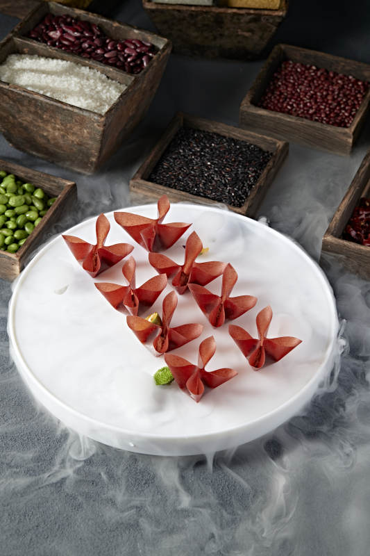 精美凉菜油炸山楂面皮小馄饨图片