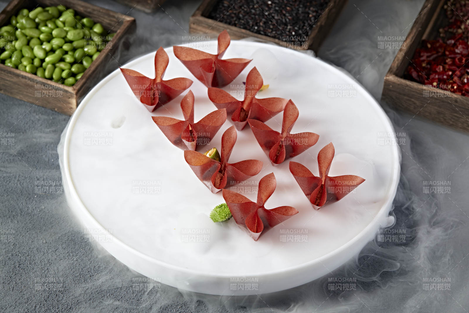 精美凉菜油炸山楂面皮小馄饨图片