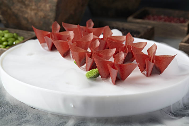 精美凉菜油炸山楂面皮小馄饨图片