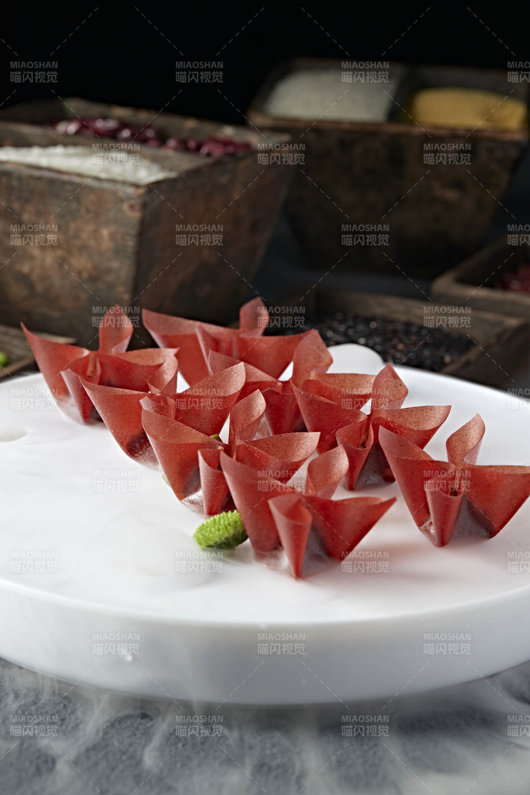 精美凉菜油炸山楂面皮小馄饨图片