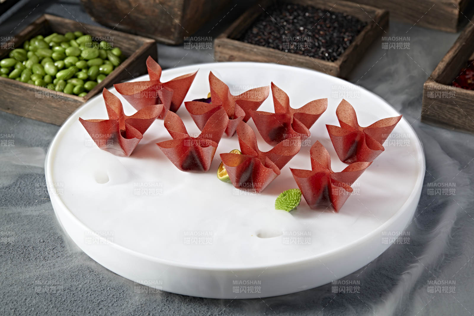 精美凉菜油炸山楂面皮小馄饨图片