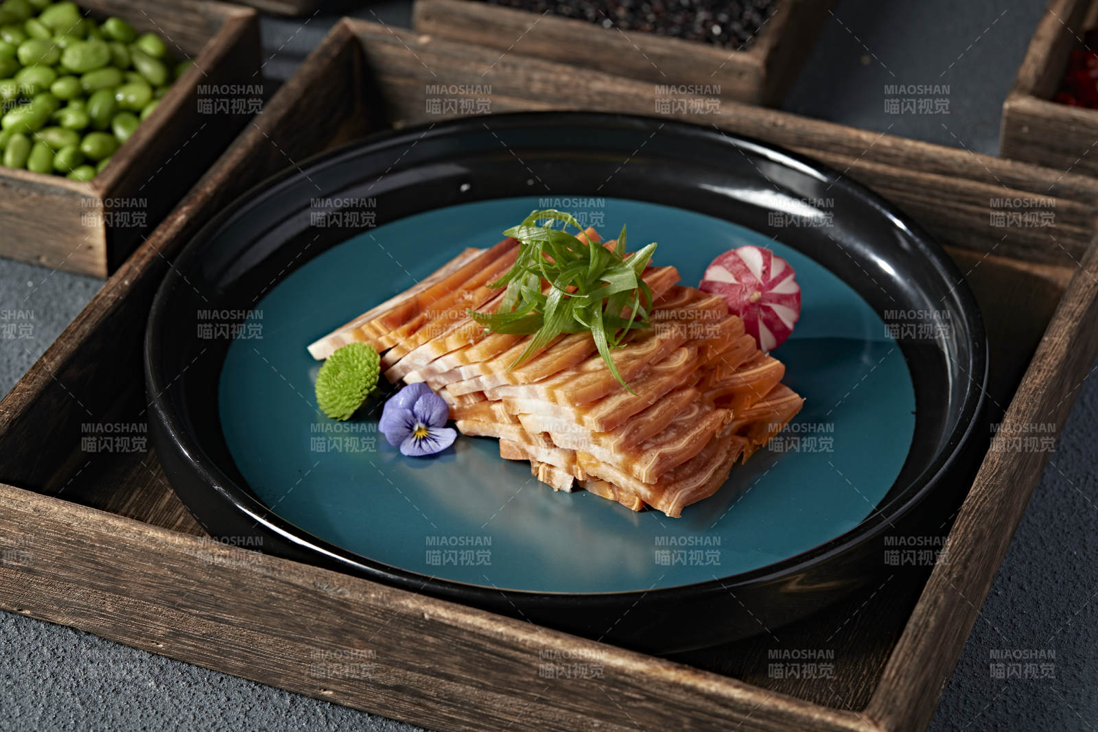 风味美食压猪耳丝皮冻切片图片