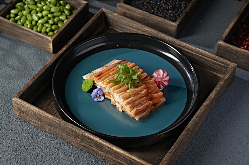 风味美食压猪耳丝皮冻切片图片