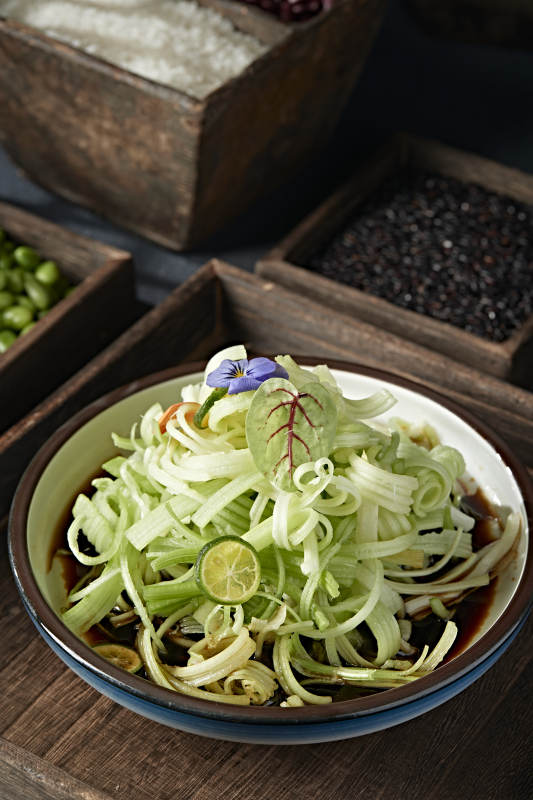 柠檬醋拌西芹丝图片