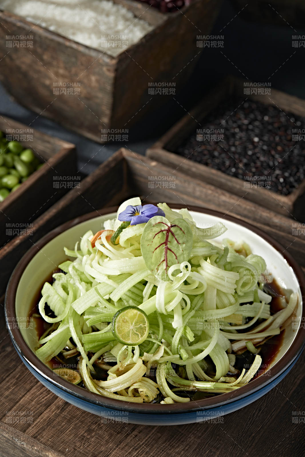 柠檬醋拌西芹丝图片