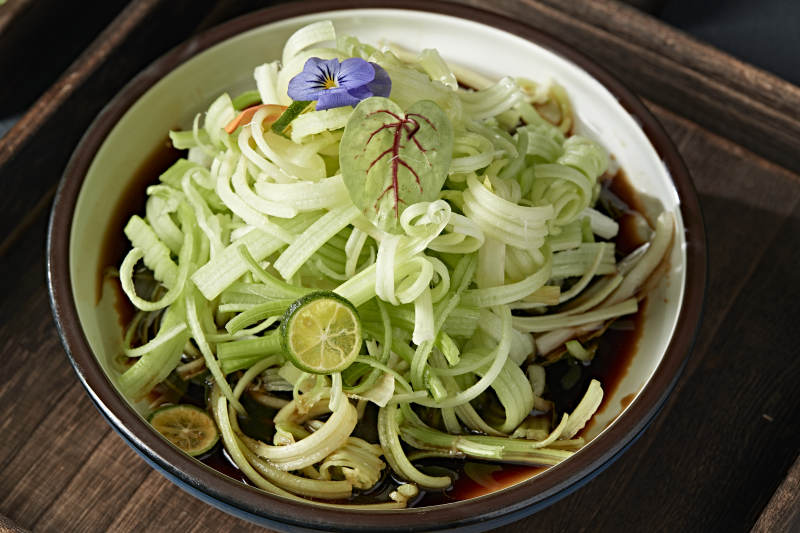 柠檬醋拌西芹丝图片