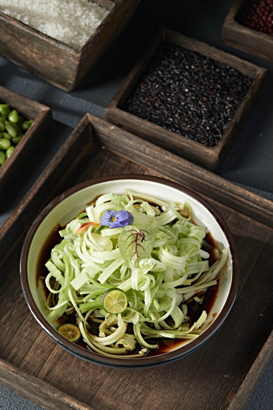 柠檬醋拌西芹丝图片