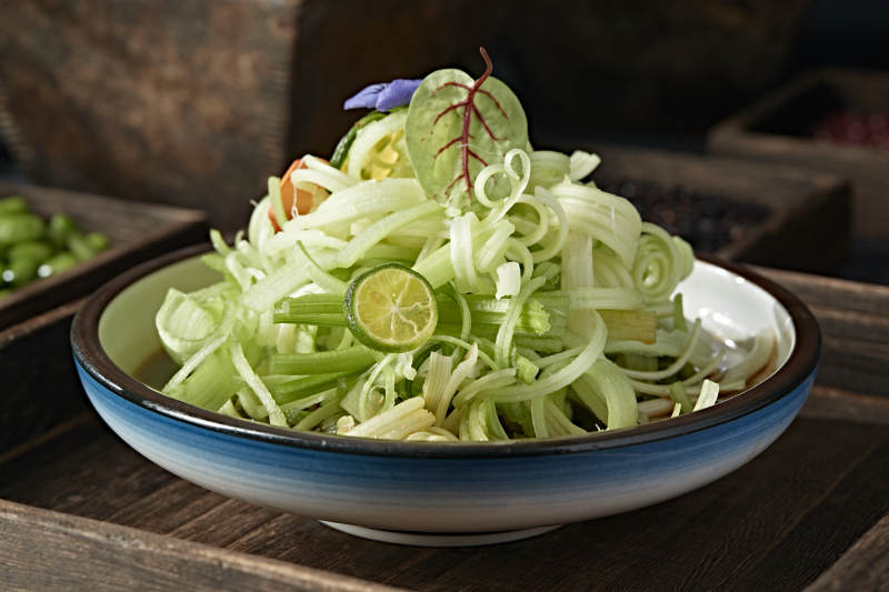 柠檬醋拌西芹丝图片