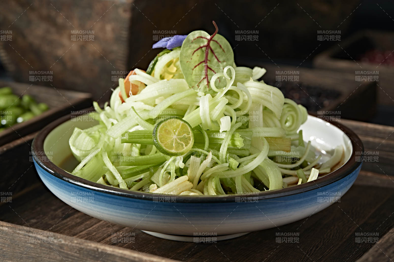 柠檬醋拌西芹丝图片