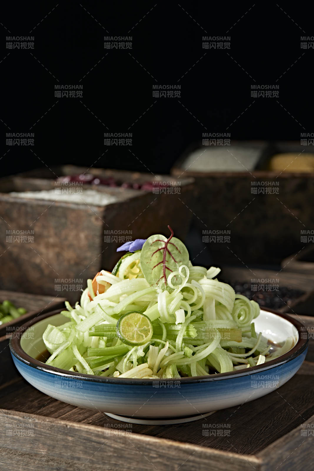 柠檬醋拌西芹丝图片