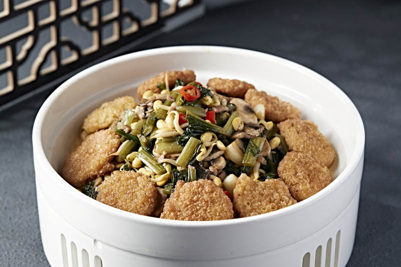 雪里红猪肉口蘑炖黄豆芽配黄面炸糕图片