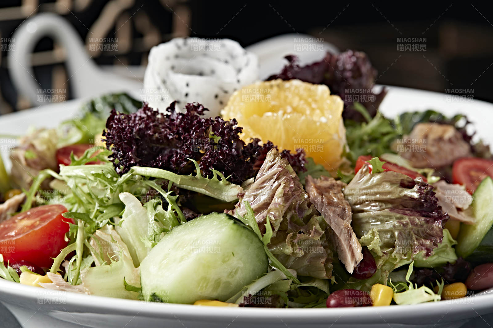 金枪鱼时蔬果蔬大拌菜图片