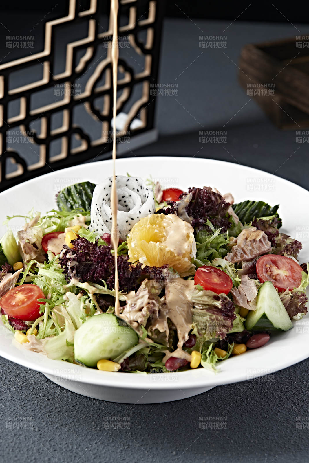 金枪鱼时蔬果蔬大拌菜图片