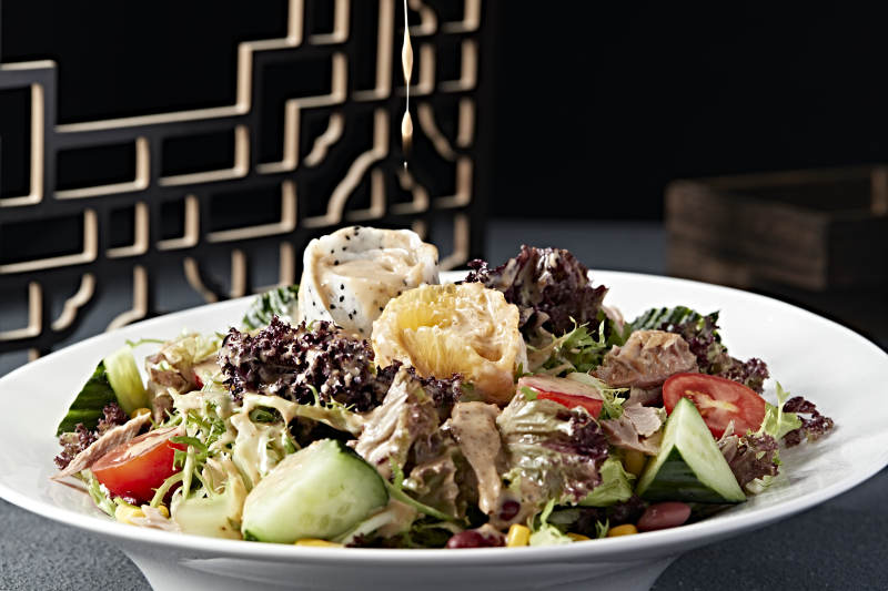 金枪鱼时蔬果蔬大拌菜图片