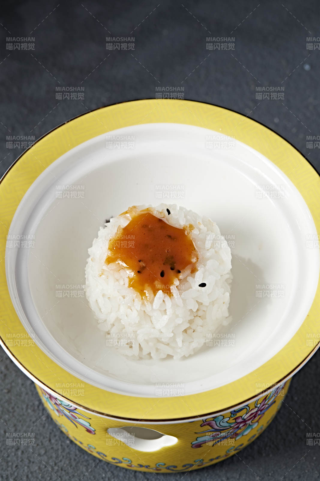 泰国香米蒸的捞饭配白米饭图片