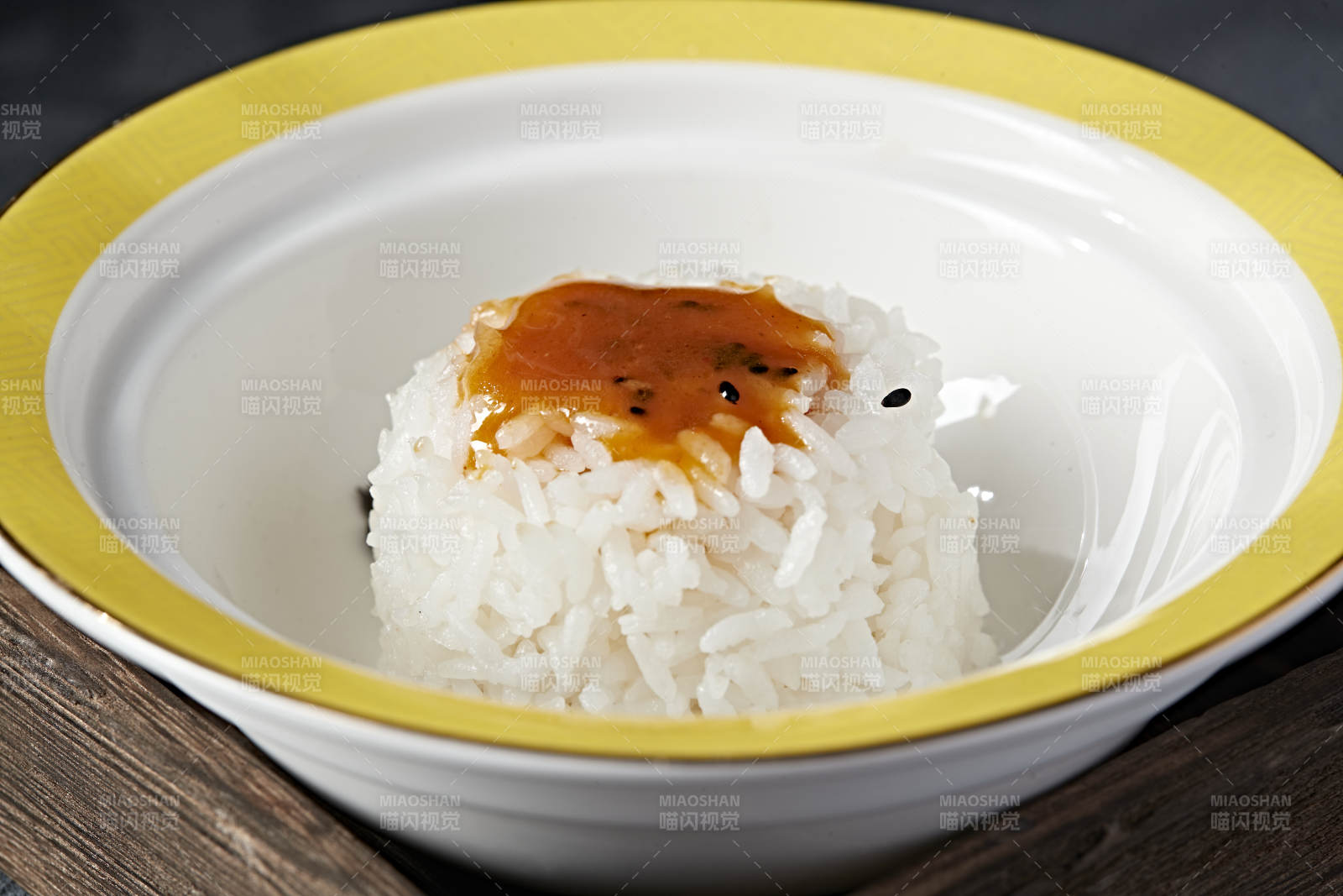 泰国香米蒸的捞饭配白米饭图片