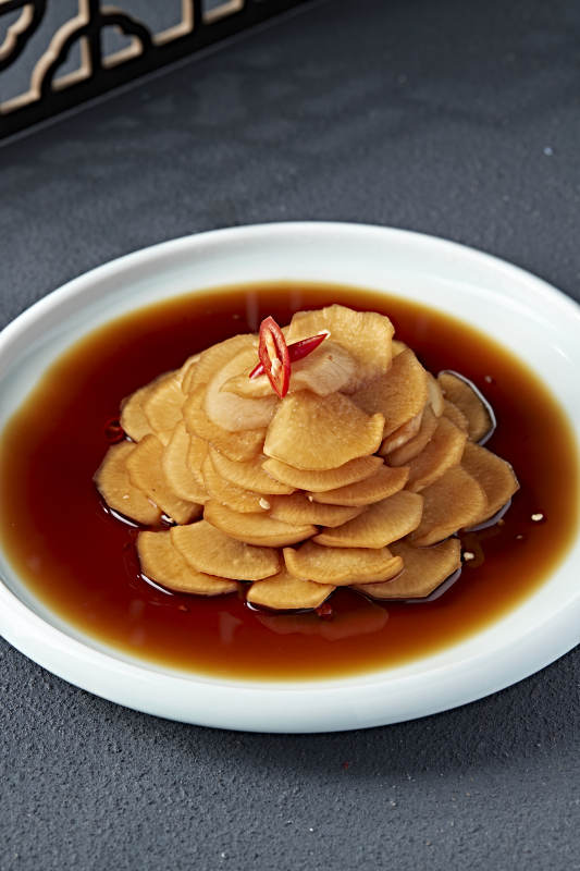 美味凉菜捞汁醋腌萝卜皮图片