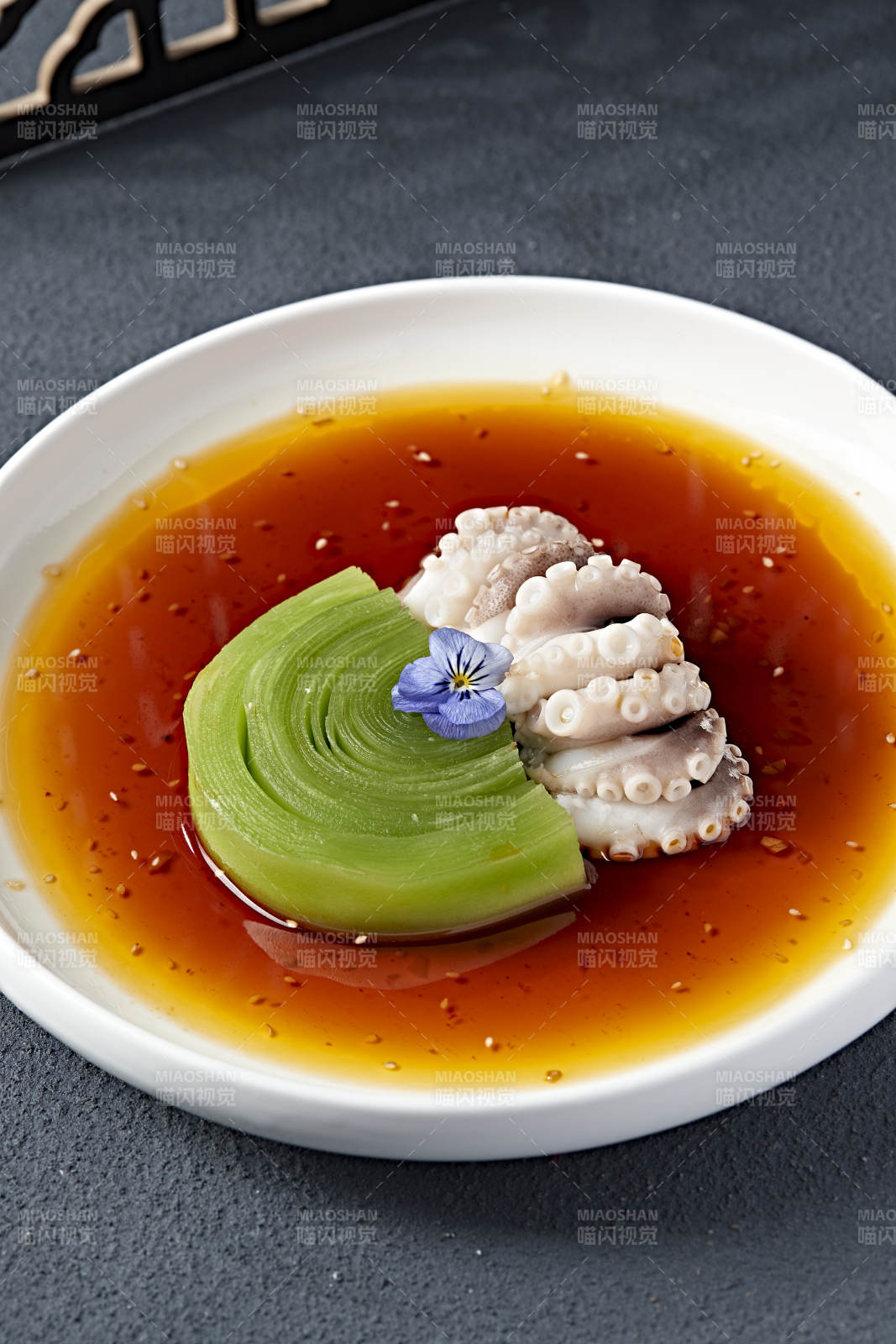 精美凉菜捞汁笋片生腌八爪鱼图片