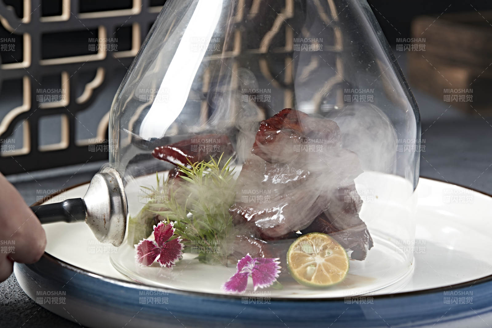 果木烟熏文火猪梅肉图片