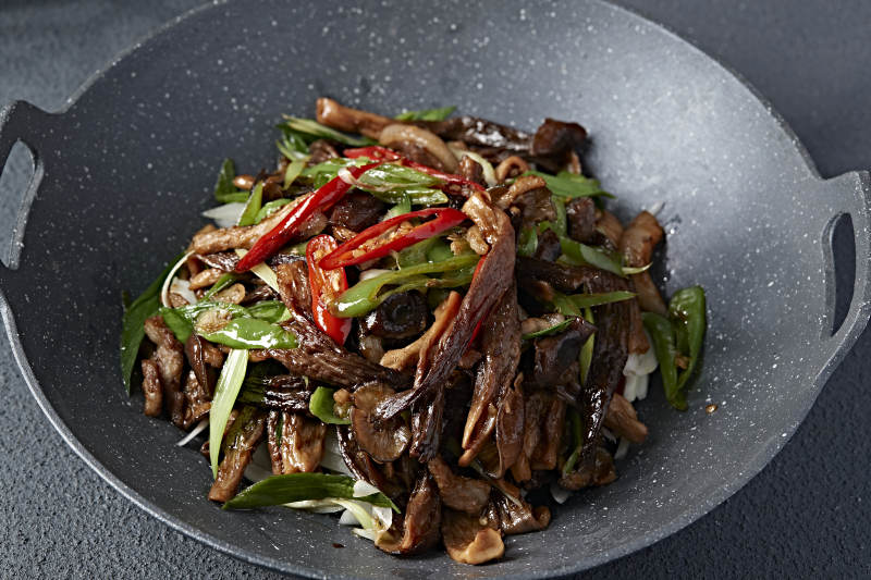 香辣干锅腊肉茶树菇图片